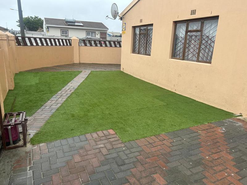5 Bedroom Property for Sale in Malibu Village Western Cape
